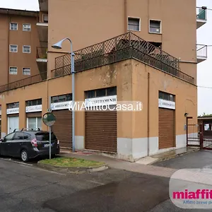 https://appartamento-le-farfalle-vicino-linate.italymilanhotels.net